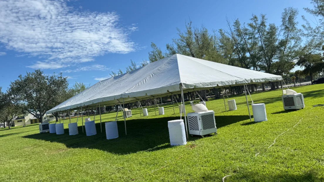 corporate event in Miami with enclosed tent, catering line and staging — 3