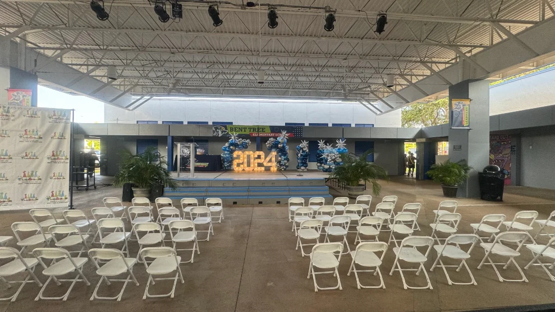graduation party in Miami with tent, BBQ catering and photo backdrop — 2
