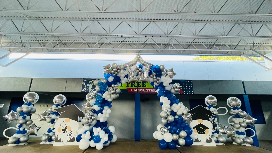 graduation party in Miami with tent, BBQ catering and photo backdrop — 5