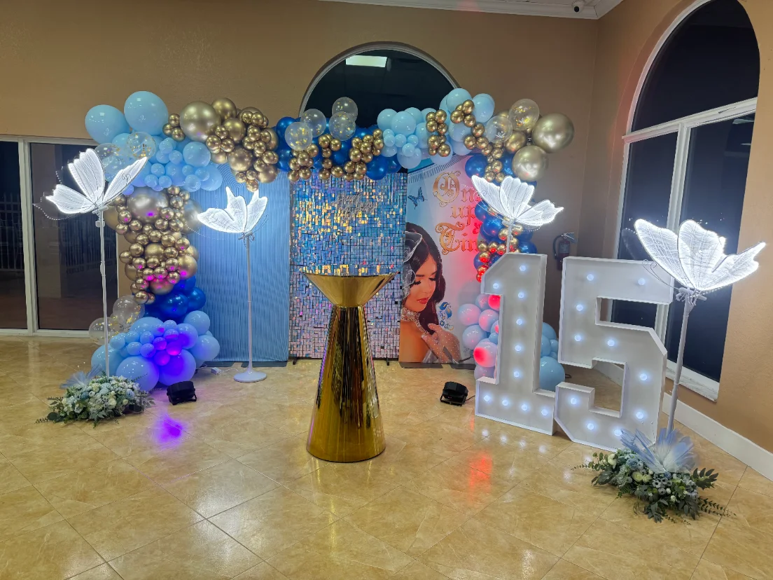 kids birthday party with bounce house, characters and cotton candy in Miami — 3